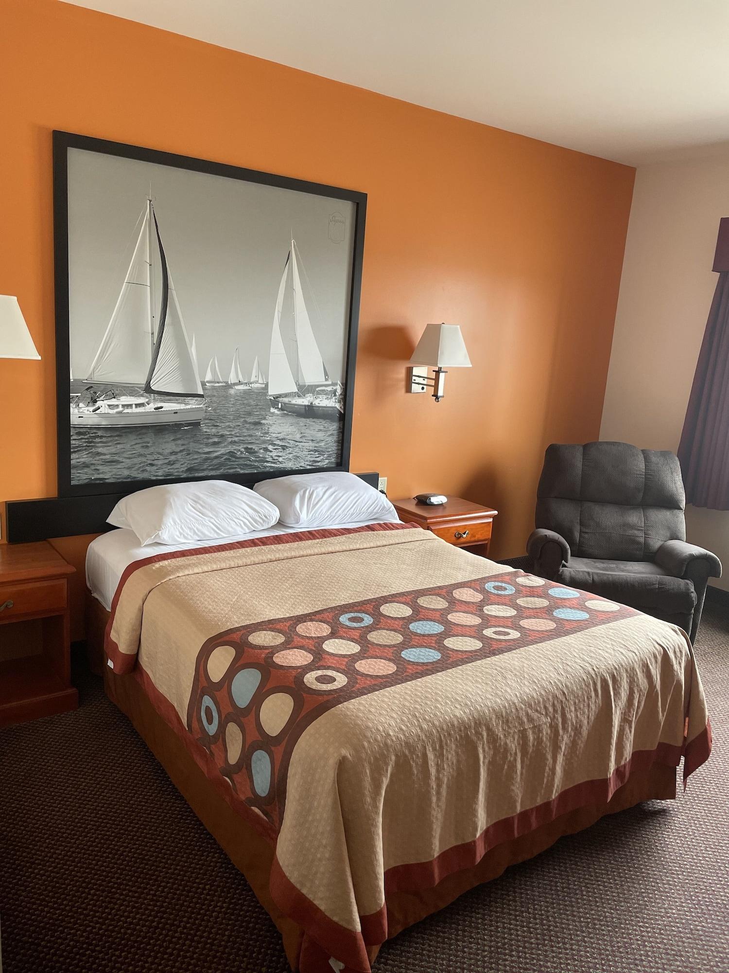 Super 8 By Wyndham Salina Hotel Екстериор снимка